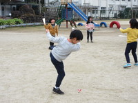 １・２年生　羽根つき